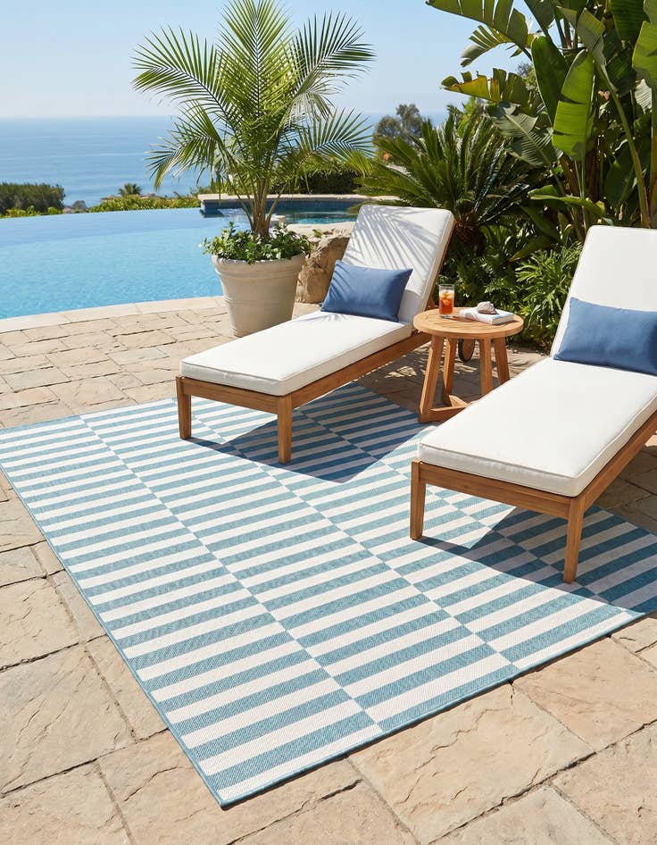Detail image of 5' 3 x 8' Easy-Clean Ribbon Indoor / Outdoor Rug