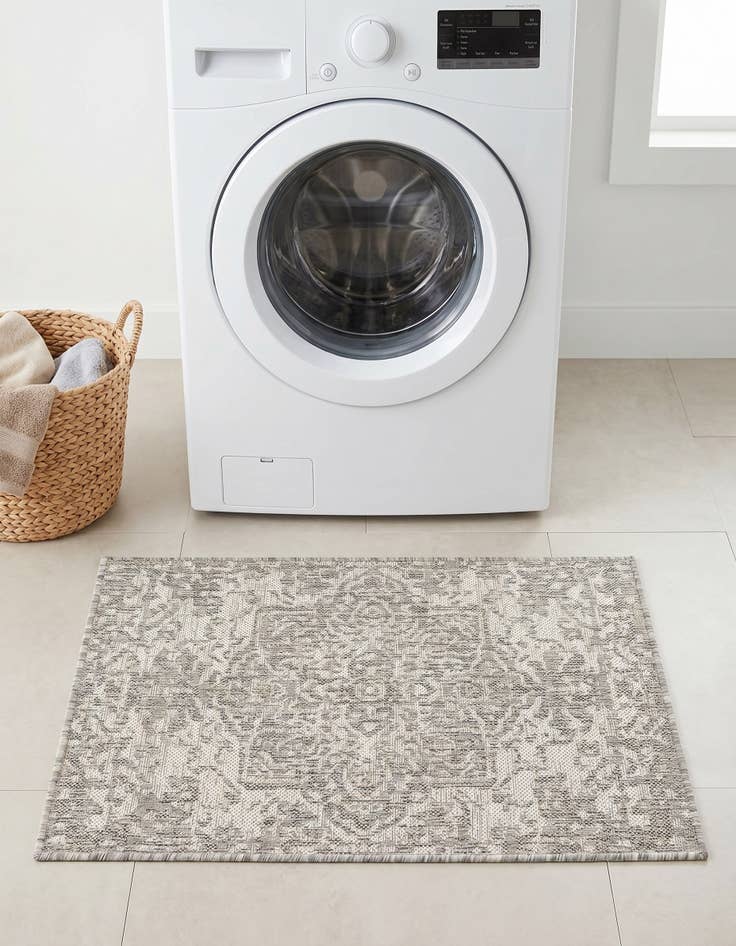 Detail image of 2' x 3' Easy-Clean Jill Zarin Dubai Indoor / Outdoor Rug