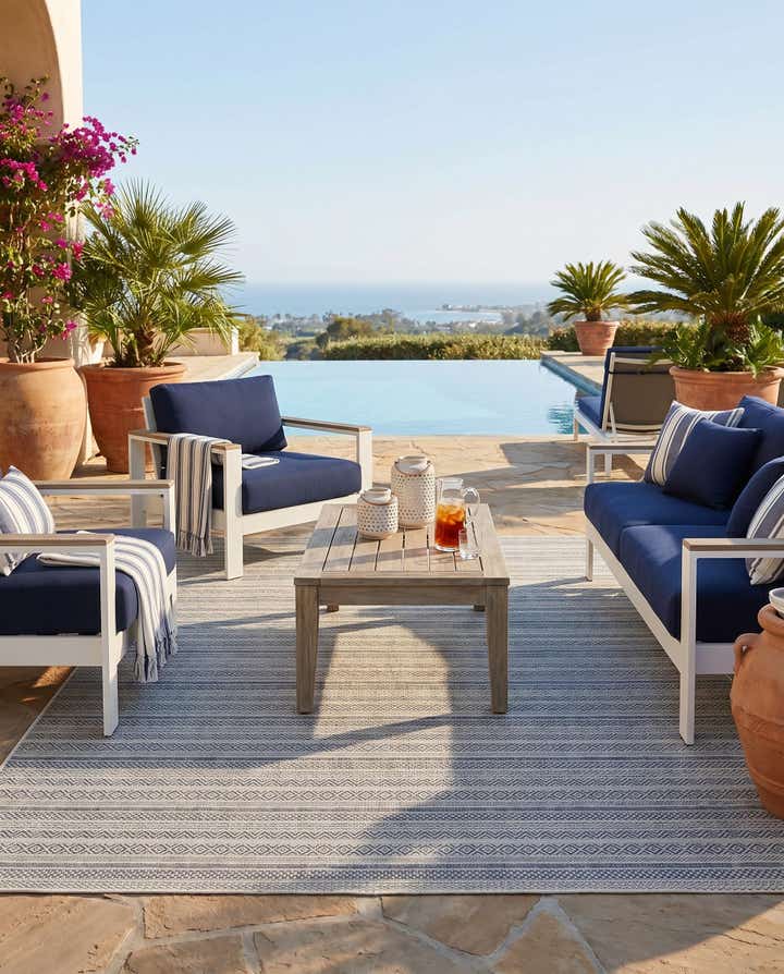 7' 10 x 11' Easy-Clean Ribbon Indoor / Outdoor Rug