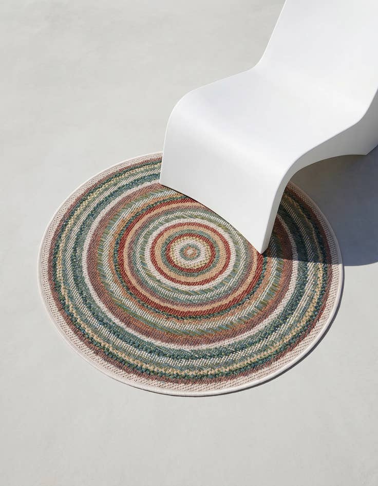Detail image of 3' 3 x 3' 3 Easy-Clean Baja Indoor / Outdoor Round Rug