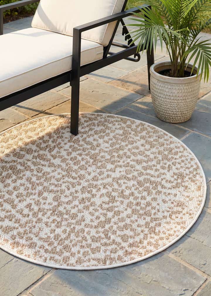 3' 1 x 3' 1 Easy-Clean Safari Indoor / Outdoor Round Rug