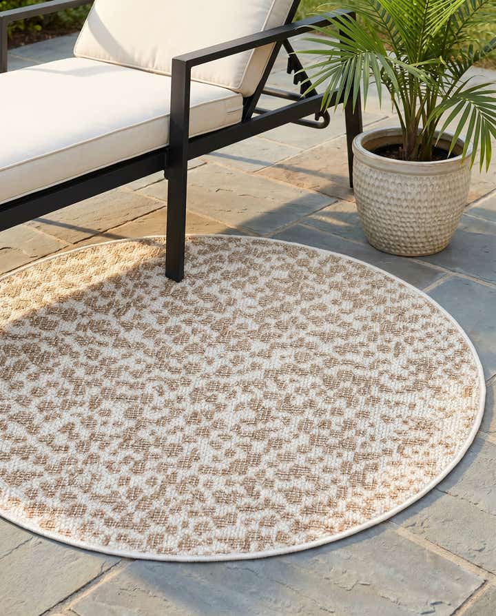 3' 1 x 3' 1 Easy-Clean Safari Indoor / Outdoor Round Rug