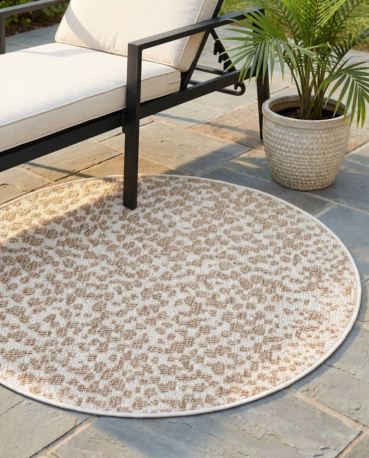 Detail image of 3' 1 x 3' 1 Easy-Clean Safari Indoor / Outdoor Round Rug