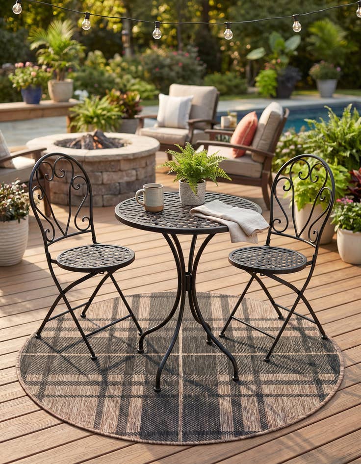 Detail image of 3' x 3' Easy-Clean Checkered Indoor / Outdoor Round Rug