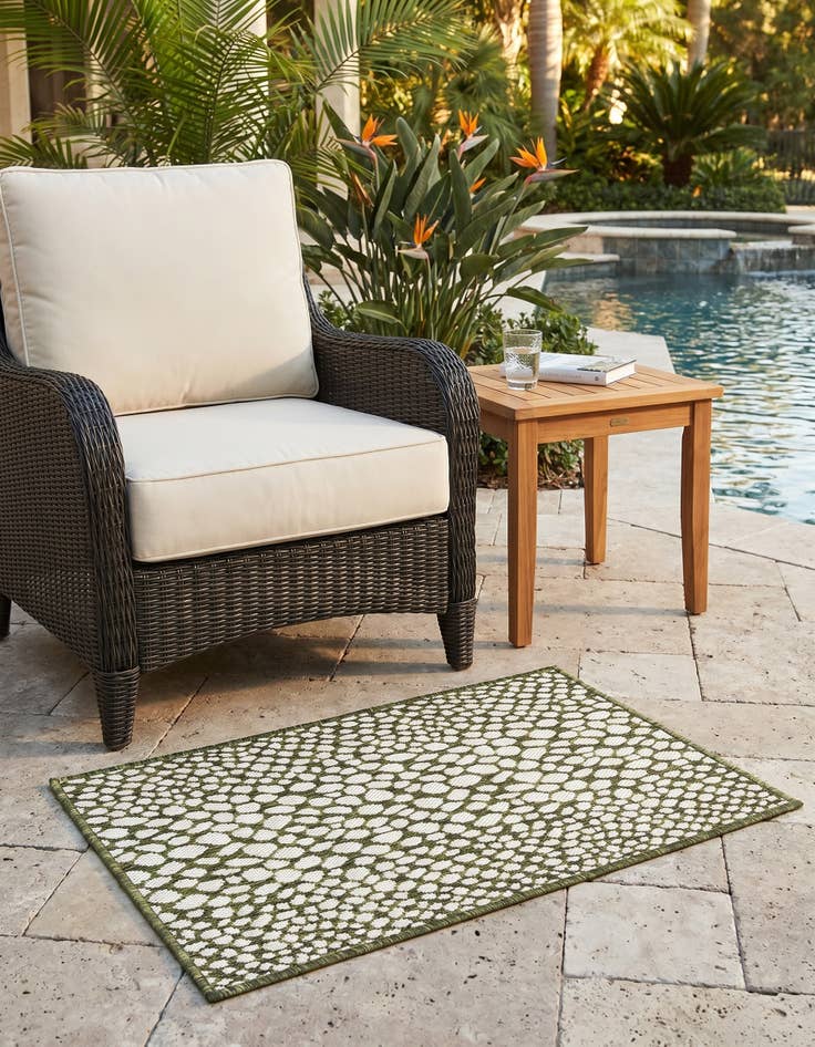 Detail image of 2' x 3' Easy-Clean Jill Zarin Cape Town Indoor / Outdoor Rug
