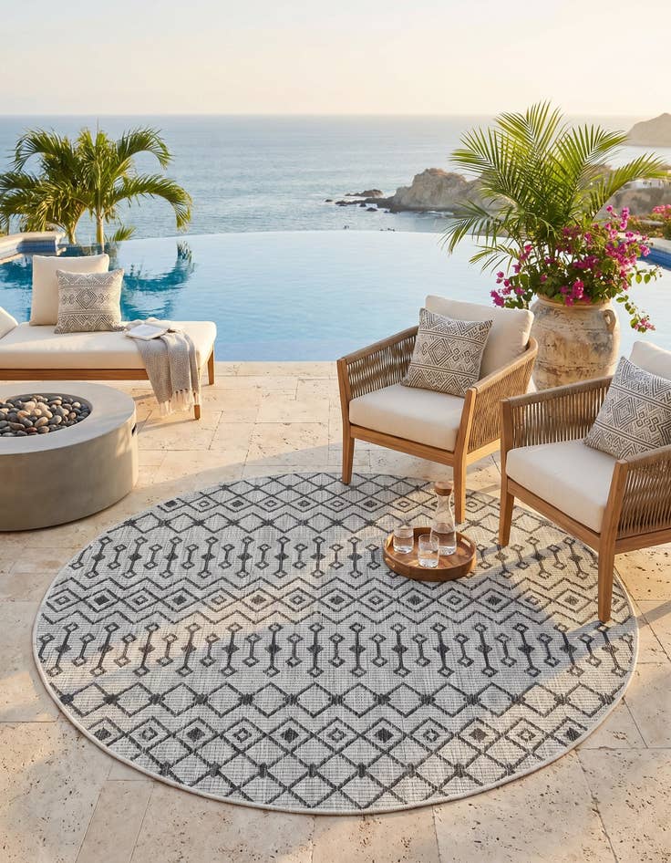 Detail image of 5' 3 x 5' 3 Easy-Clean Lattice Indoor / Outdoor Round Rug