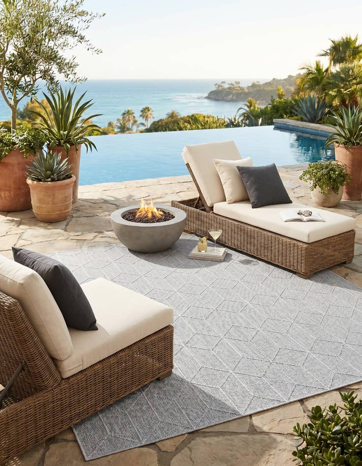 Detail image of 7' 10 x 7' 10 Easy-Clean Trellis Indoor / Outdoor Square Rug