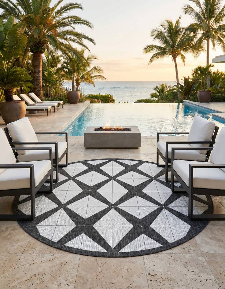 Detail image of 7' 10 x 7' 10 Easy-Clean Modern Indoor / Outdoor Round Rug