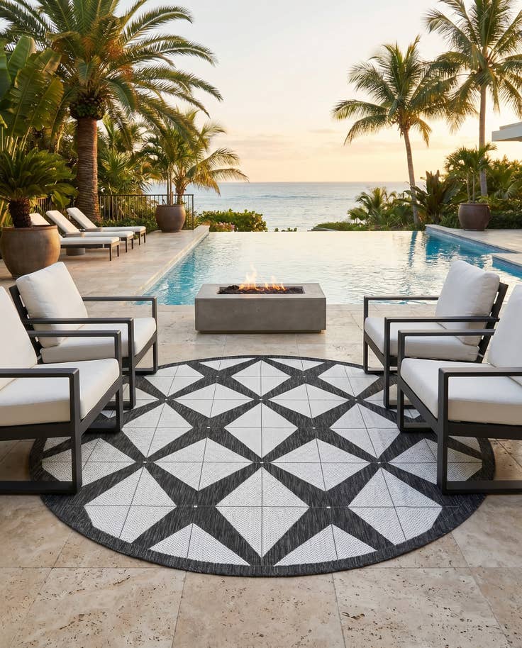 Detail image of 7' 10 x 7' 10 Easy-Clean Modern Indoor / Outdoor Round Rug