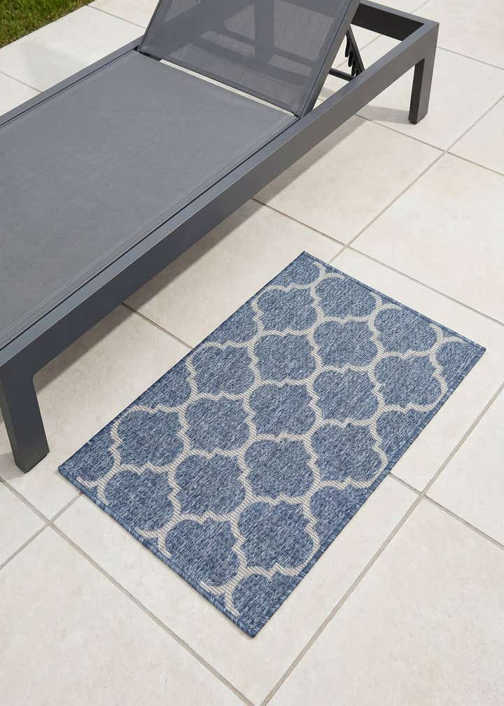 2' x 3' Easy-Clean Lattice Indoor / Outdoor Rug