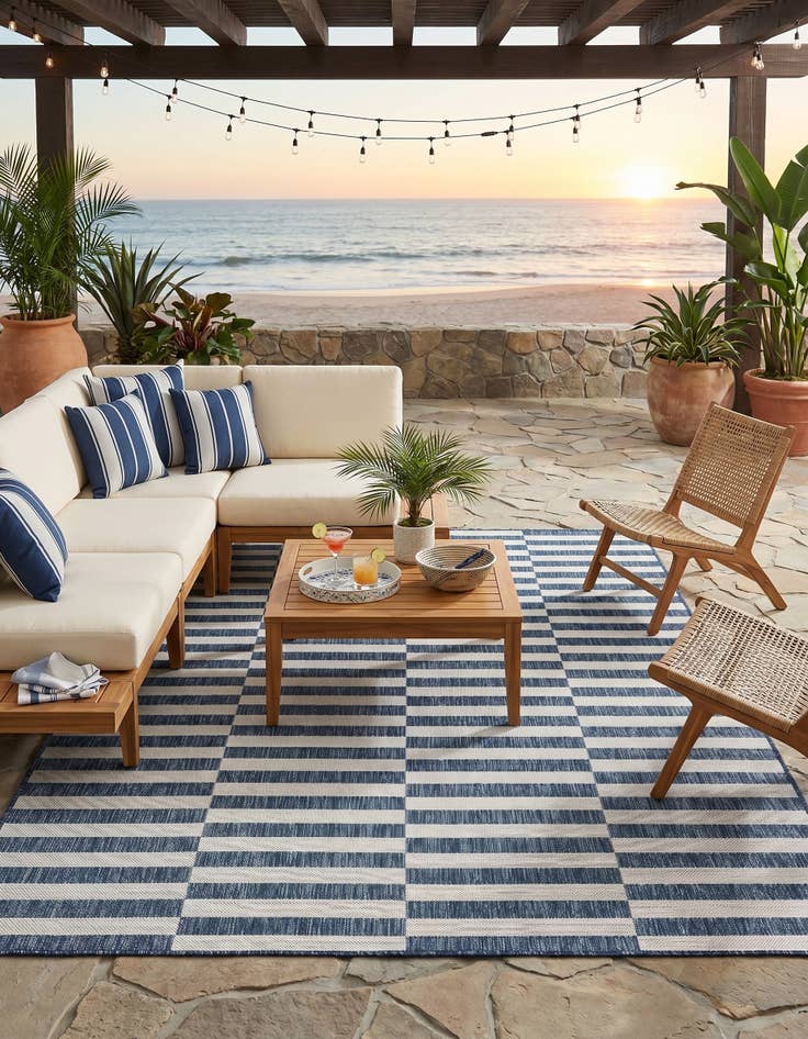 Detail image of 5' 3 x 7' Easy-Clean Ribbon Indoor / Outdoor Rug