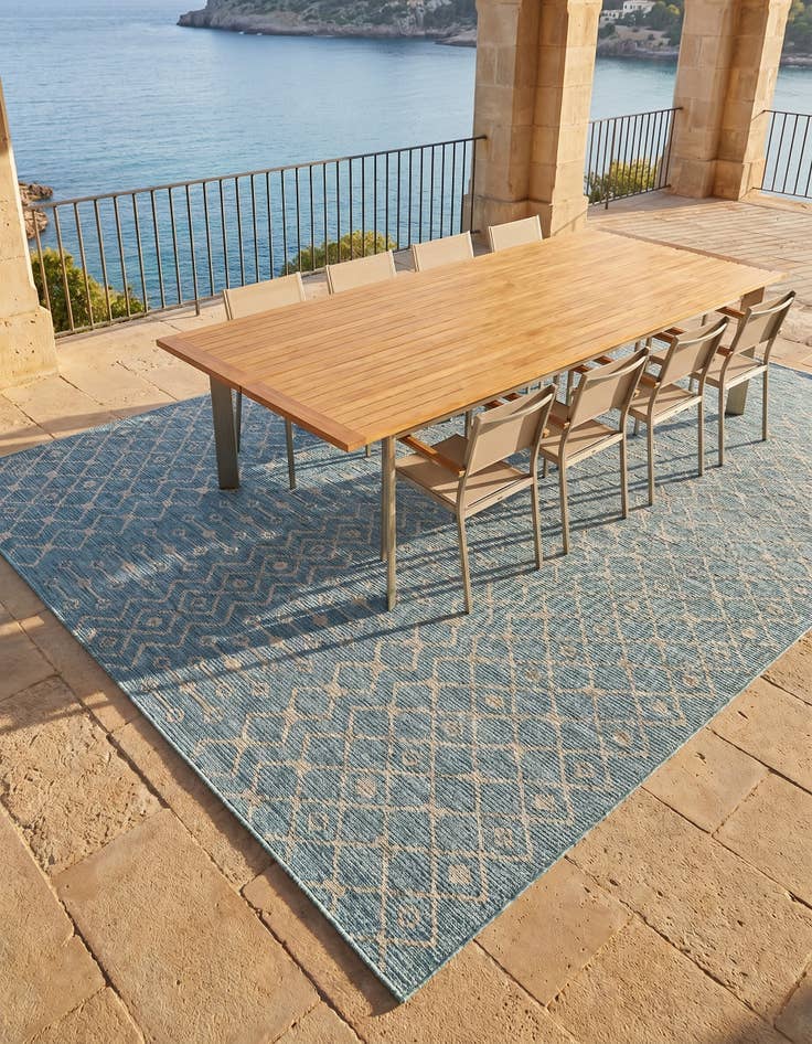 Detail image of 9' x 12' Easy-Clean Trellis Indoor / Outdoor Rug
