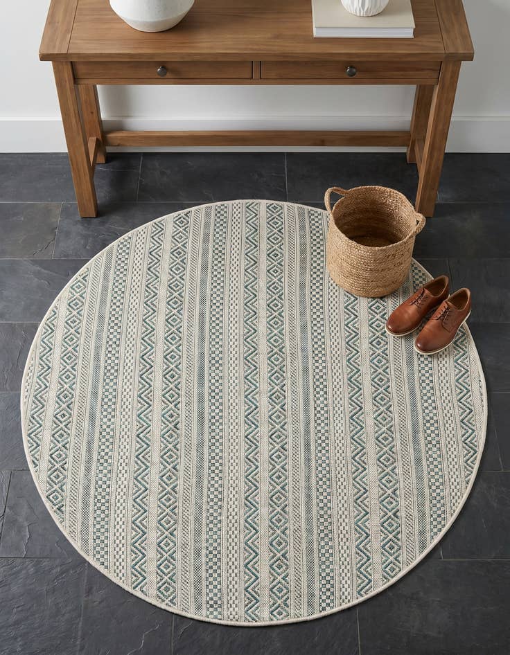Detail image of 4' x 4' Easy-Clean Striped Indoor / Outdoor Round Rug
