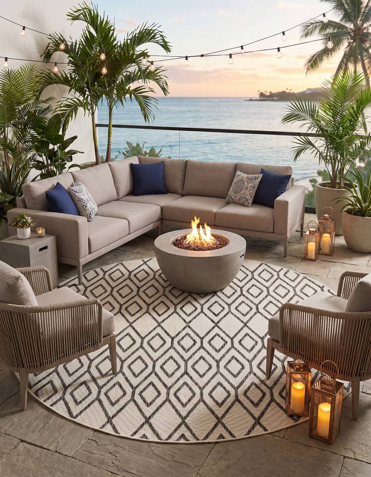 Detail image of 6' 7 x 6' 7 Easy-Clean Jill Zarin Turks and Caicos Indoor / Outdoor Round Rug