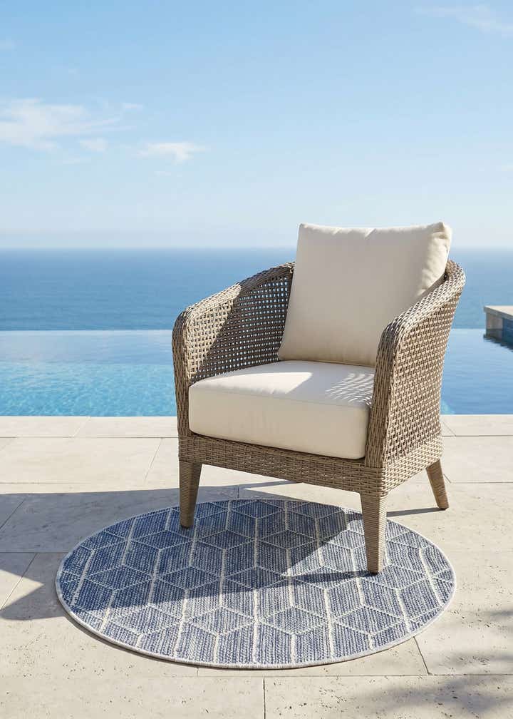 3' 1 x 3' 1 Easy-Clean Trellis Indoor / Outdoor Round Rug