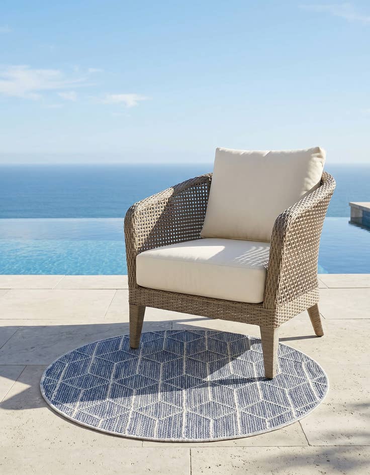 Detail image of 3' 1 x 3' 1 Easy-Clean Lattice Indoor / Outdoor Round Rug