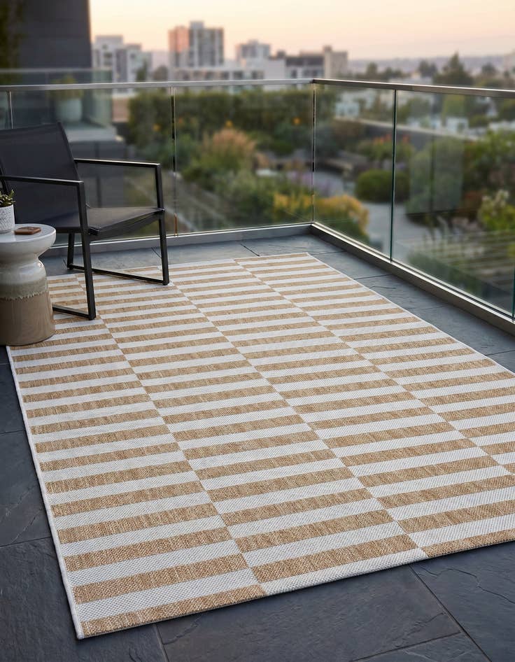 Detail image of 4' x 6' Easy-Clean Striped Indoor / Outdoor Rug