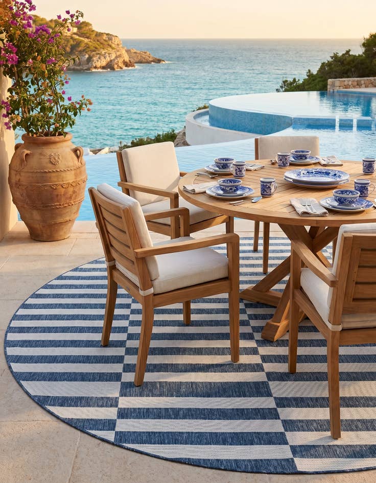 Detail image of 10' x 10' Easy-Clean Striped Indoor / Outdoor Round Rug