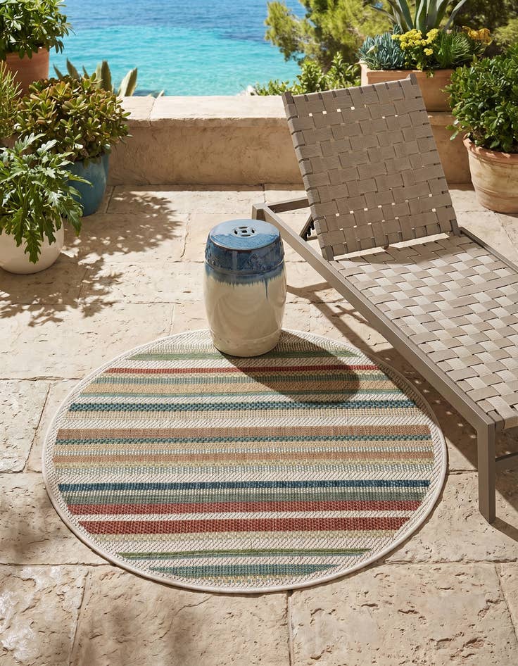 Detail image of 3' 3 x 3' 3 Easy-Clean Baja Indoor / Outdoor Round Rug