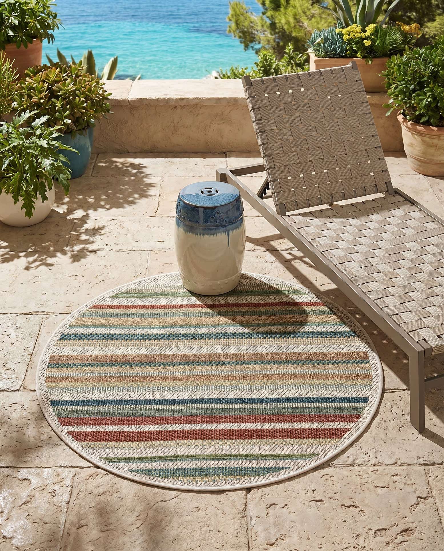 3' 3 x 3' 3 Easy-Clean Baja Indoor / Outdoor Round Rug