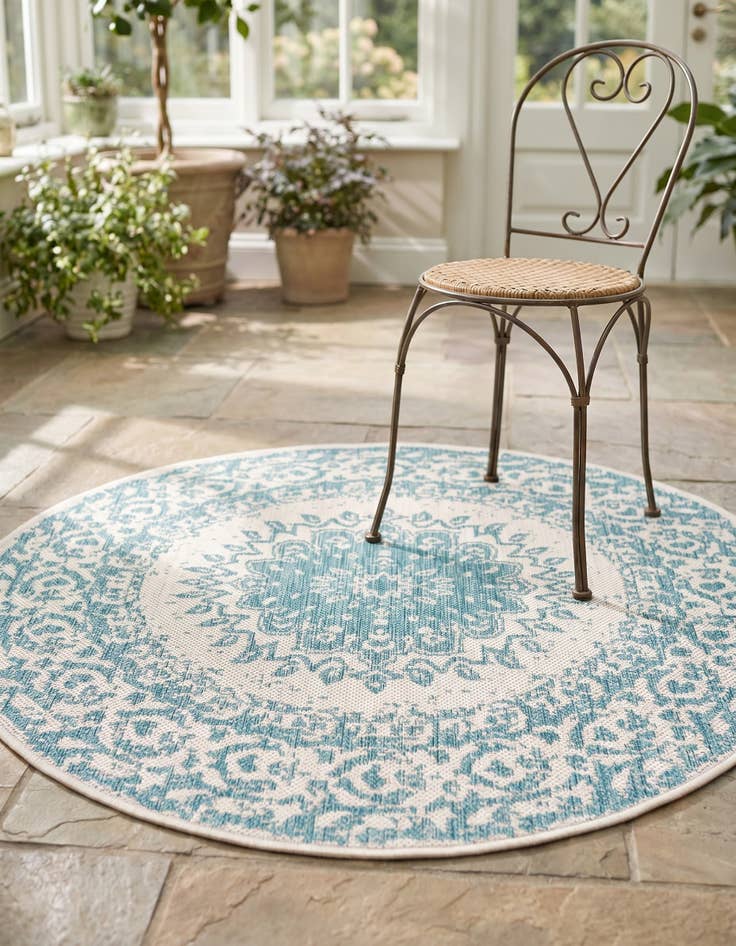 Detail image of 3' x 3' Easy-Clean Traditional Indoor / Outdoor Round Rug