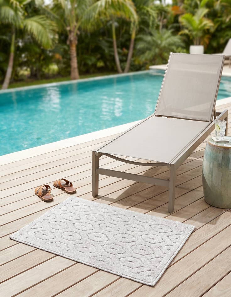 Detail image of 2' x 3' Easy-Clean Trellis Textured Indoor / Outdoor Rug