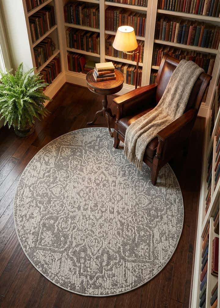 5' 3 x 5' 3 Easy-Clean Traditional Indoor / Outdoor Round Rug