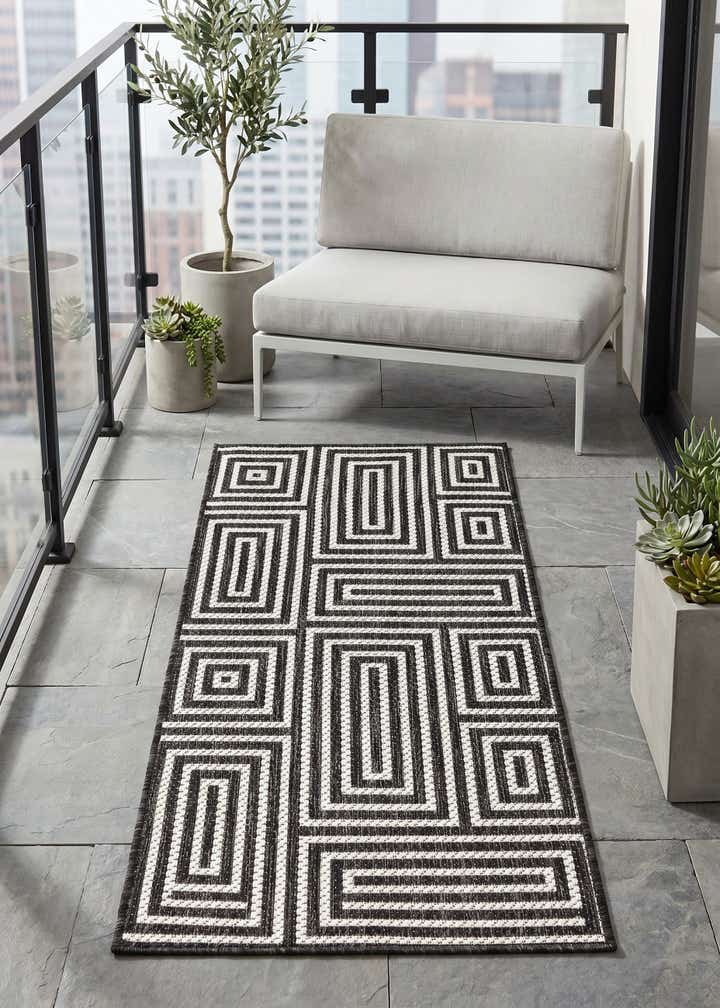 2' x 4' Easy-Clean Modern Indoor / Outdoor Runner Rug