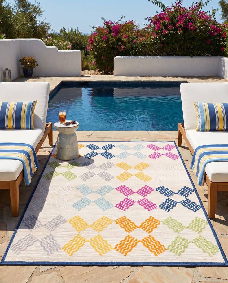 Detail image of 5' x 7' 7 Easy-Clean Indoor / Outdoor Rug