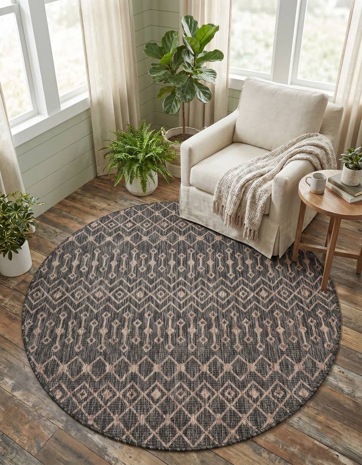 Detail image of 5' 3 x 5' 3 Easy-Clean Trellis Indoor / Outdoor Round Rug