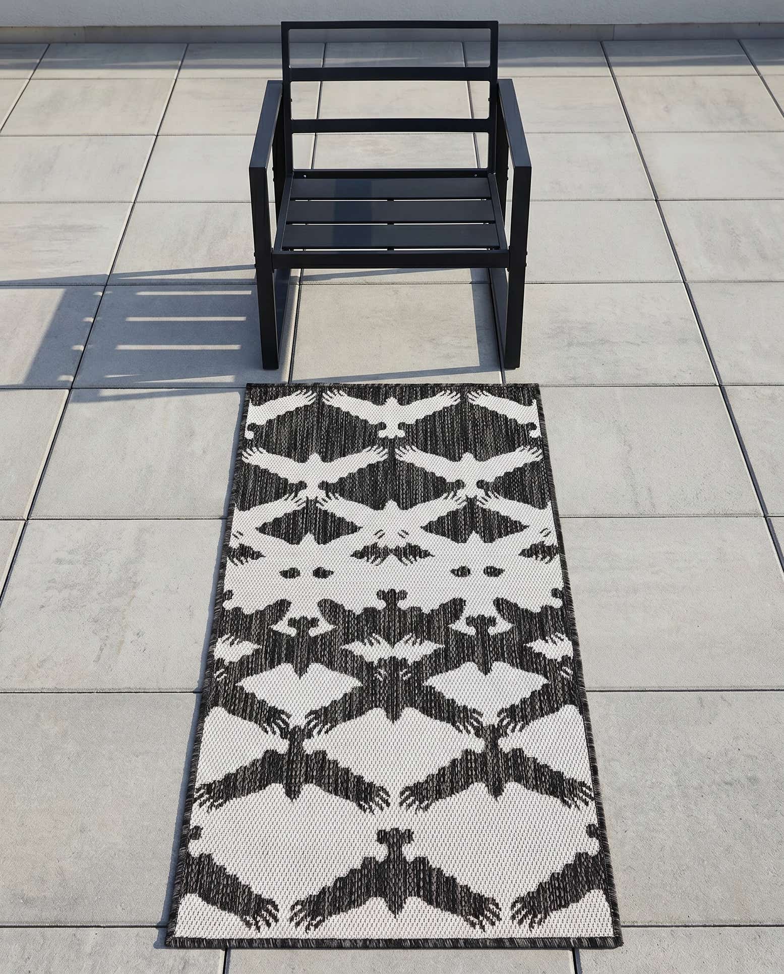 2' x 4' Easy-Clean Modern Indoor / Outdoor Runner Rug