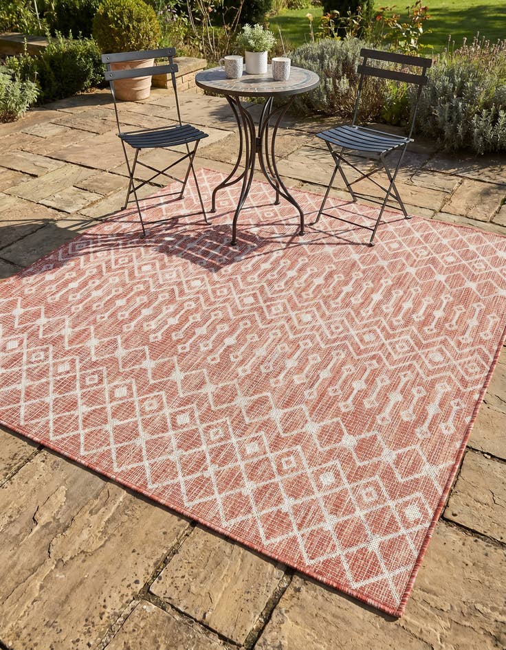 Detail image of 5' 3 x 5' 3 Easy-Clean Lattice Indoor / Outdoor Square Rug
