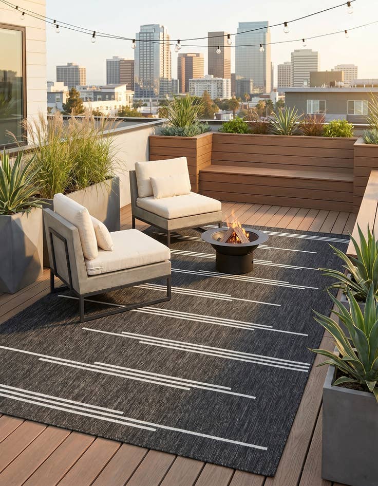 Detail image of 5' 3 x 8' Easy-Clean Modern Indoor / Outdoor Rug