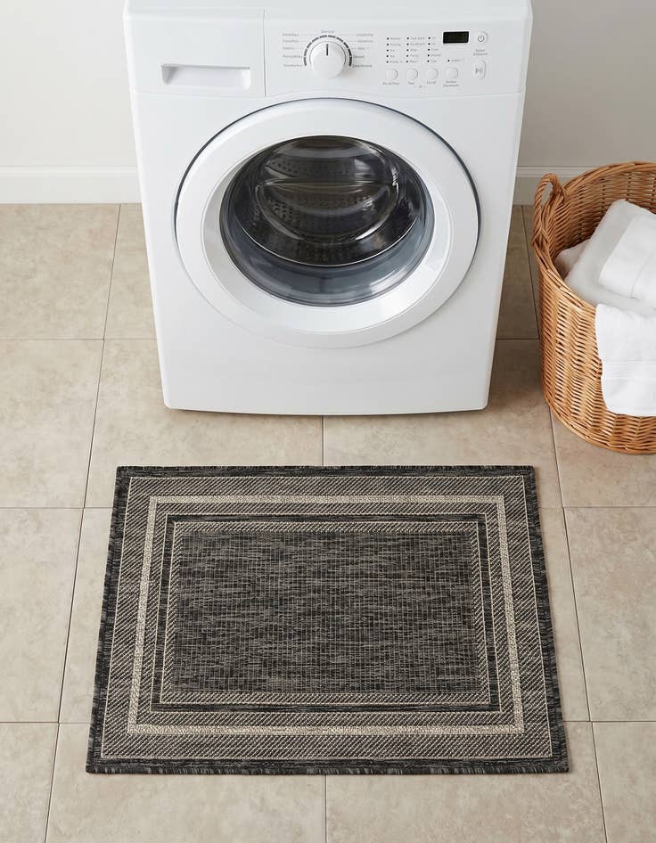 Detail image of 2' x 3' 1 Easy-Clean Border Indoor / Outdoor Rug