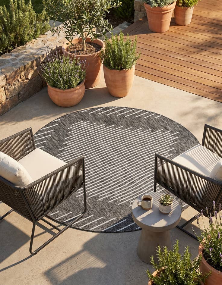Detail image of 5' 3 x 5' 3 Easy-Clean Modern Indoor / Outdoor Round Rug
