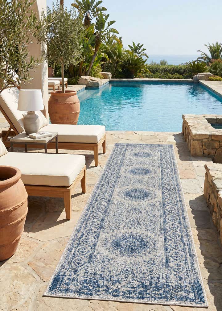 2' 7 x 12' Easy-Clean Traditional Indoor / Outdoor Runner Rug