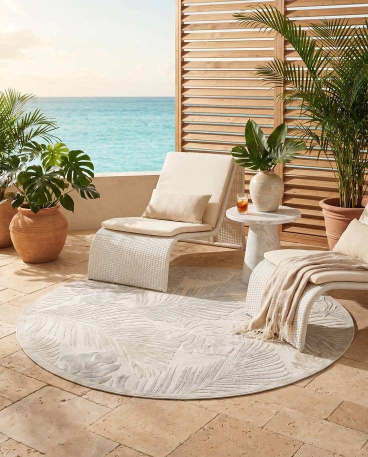 Detail image of 8' 2 x 8' 2 Easy-Clean Botanical Indoor / Outdoor Round Rug