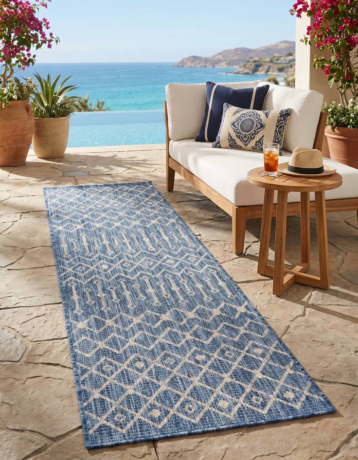 Detail image of 2' x 6' Easy-Clean Lattice Indoor / Outdoor Runner Rug