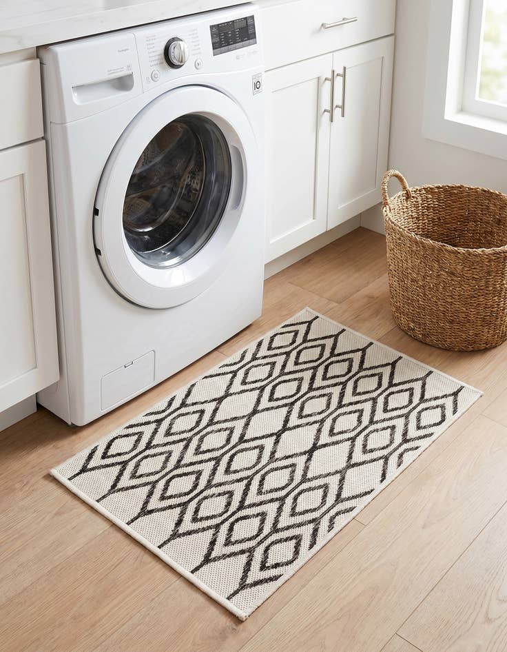 Detail image of 2' x 3' Easy-Clean Jill Zarin Turks and Caicos Indoor / Outdoor Rug