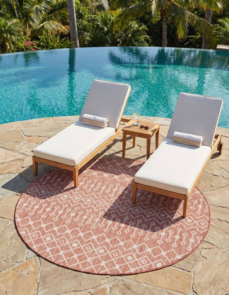 Detail image of 5' 3 x 5' 3 Easy-Clean Lattice Indoor / Outdoor Round Rug