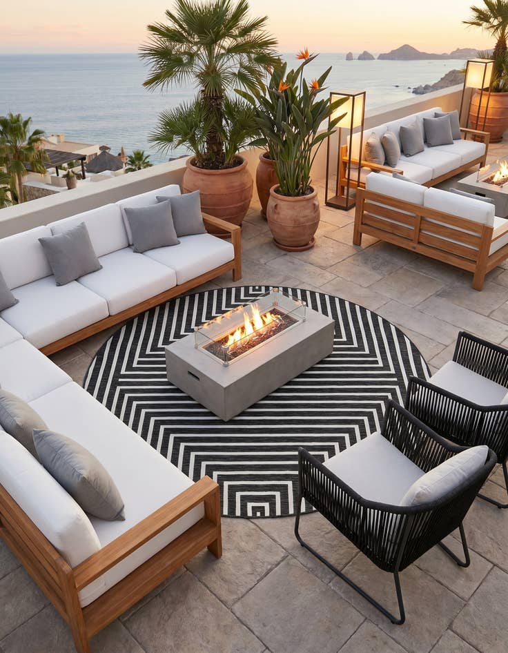 Detail image of 7' 10 x 7' 10 Easy-Clean Modern Indoor / Outdoor Round Rug