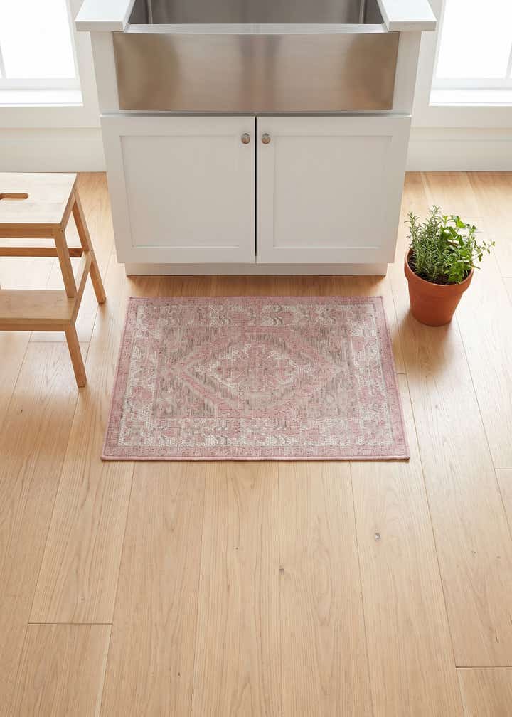 2' x 3' Easy-Clean Traditional Indoor / Outdoor Rug