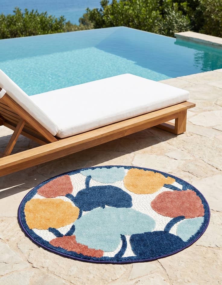 Detail image of 3' 3 x 3' 3 Easy-Clean Belize Indoor / Outdoor Round Rug