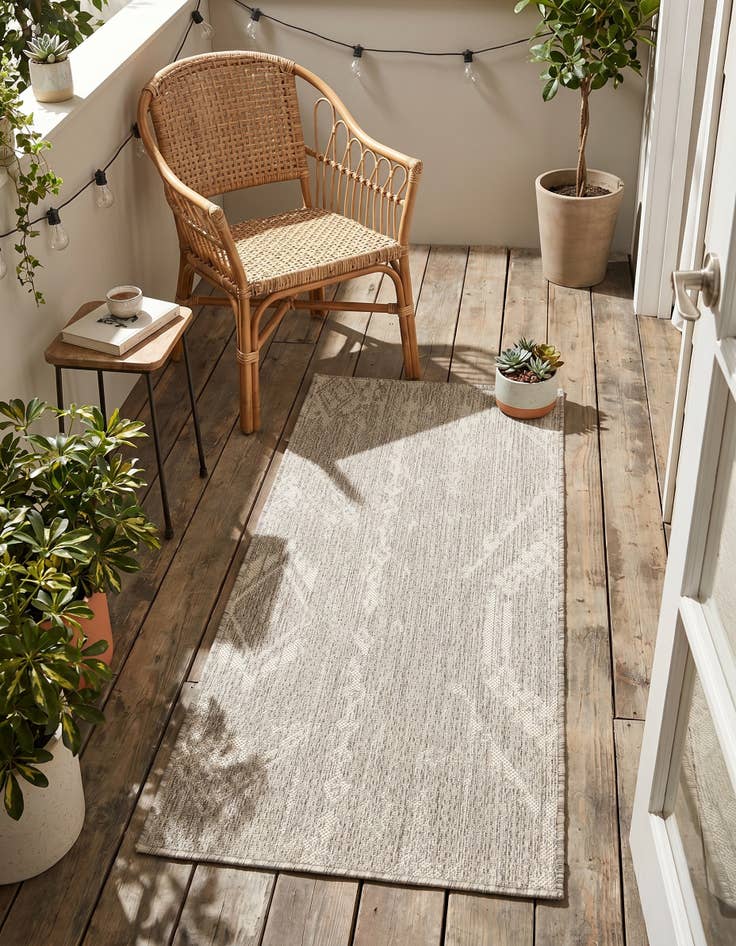 Detail image of 2' x 4' Easy-Clean Bohemian Indoor / Outdoor Runner Rug