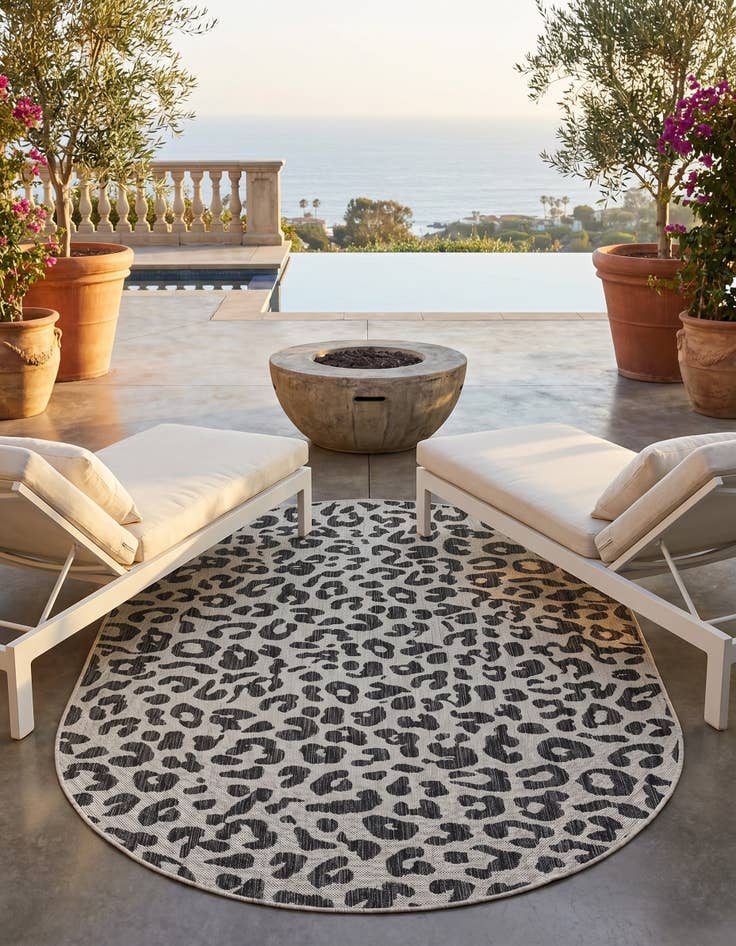 Detail image of 5' 3 x 8' Easy-Clean Safari Indoor / Outdoor Oval Rug