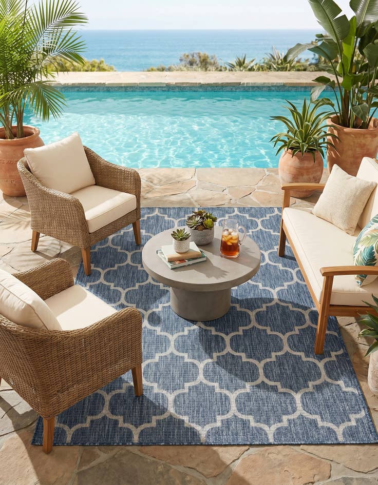 Detail image of 5' 3 x 8' Easy-Clean Lattice Indoor / Outdoor Rug