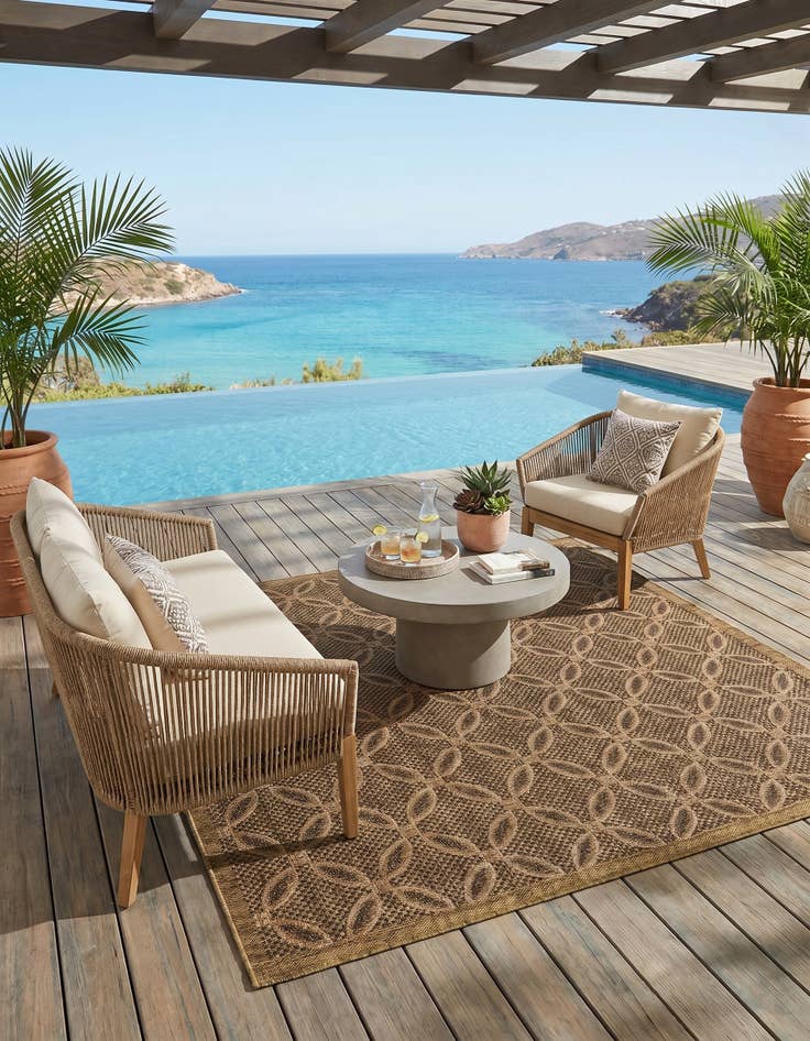 Detail image of 6' x 6' Easy-Clean Lattice Indoor / Outdoor Square Rug