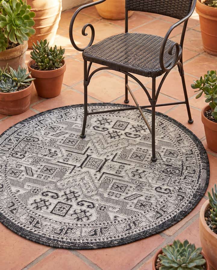 3' x 3' Easy-Clean Aztec Indoor / Outdoor Round Rug