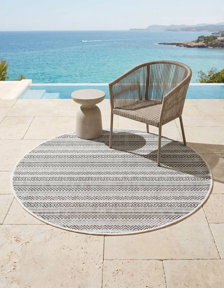 Detail image of 4' x 4' Easy-Clean Ribbon Indoor / Outdoor Round Rug