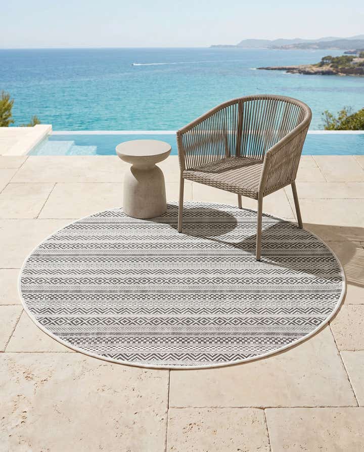 4' x 4' Easy-Clean Ribbon Indoor / Outdoor Round Rug